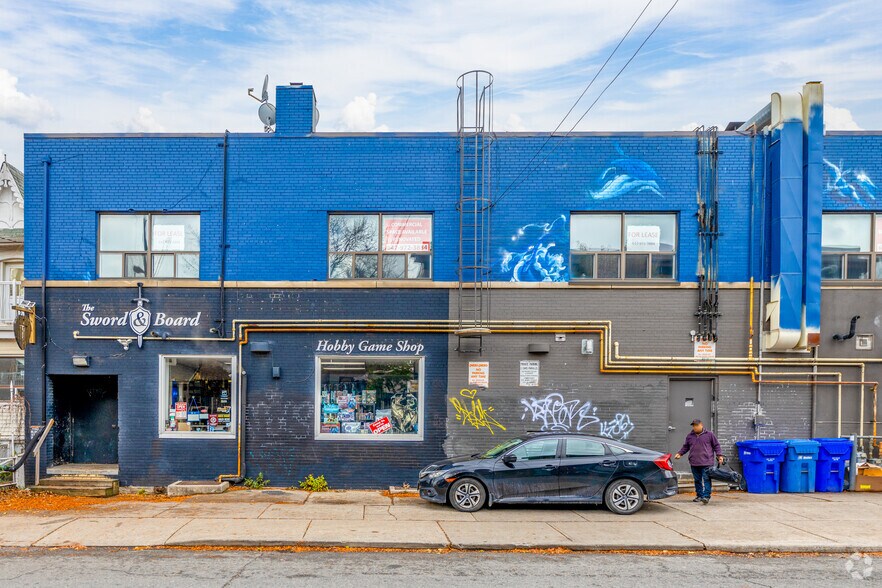 1195 Bloor St W, Toronto, ON à louer - Photo de l’immeuble – Image 3 sur 9