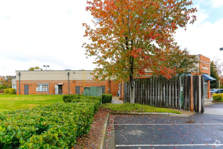 2910-2918 Mount Holly Huntersville Rd, Charlotte, NC à louer - Photo de l’immeuble – Image 3 sur 34