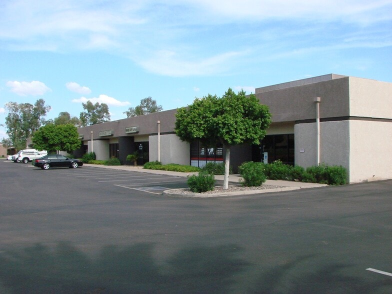 2245 W University Dr, Tempe, AZ à louer - Photo de l’immeuble – Image 2 sur 6