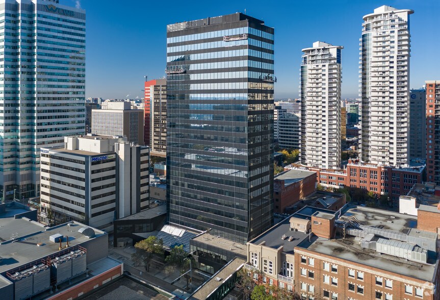 10130 103 St NW, Edmonton, AB à louer - Photo de l’immeuble – Image 2 sur 13