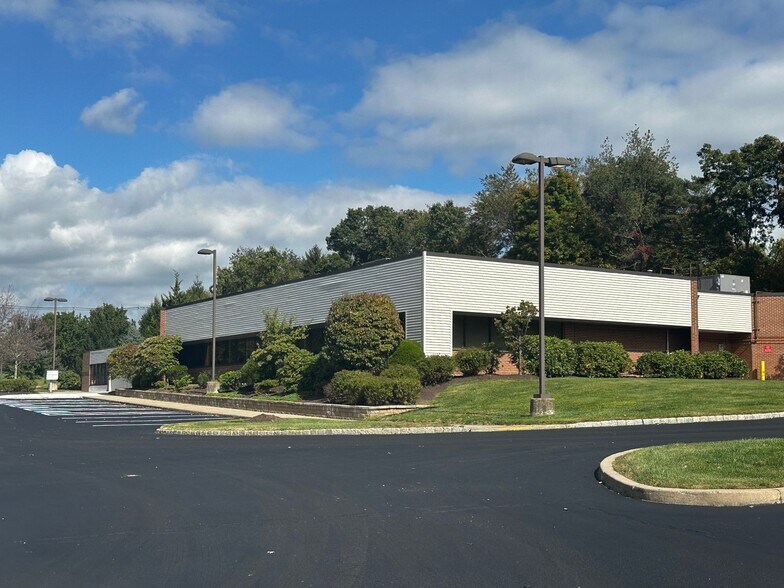 97 Barnes Rd, Wallingford, CT à vendre - Photo de l’immeuble – Image 2 sur 8