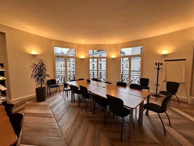 Plus de détails pour 2 Rue Lord Byron, Paris - Bureau à louer