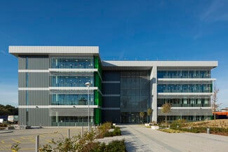 Plus de détails pour 4 Gatwick Rd, Crawley - Bureau à louer