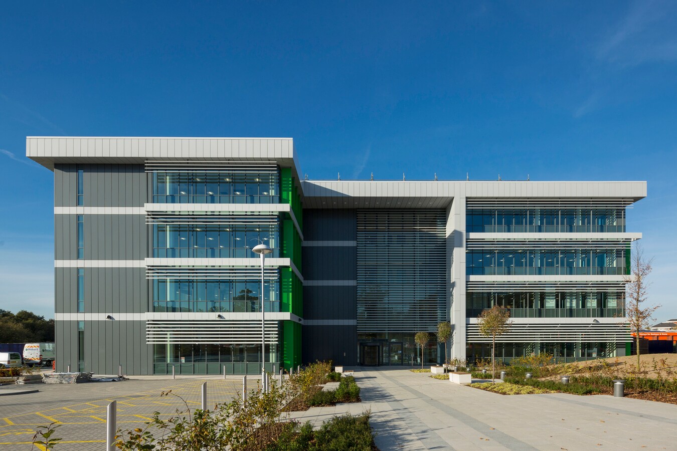 4 Gatwick Rd, Crawley à louer Photo de l’immeuble– Image 1 sur 5