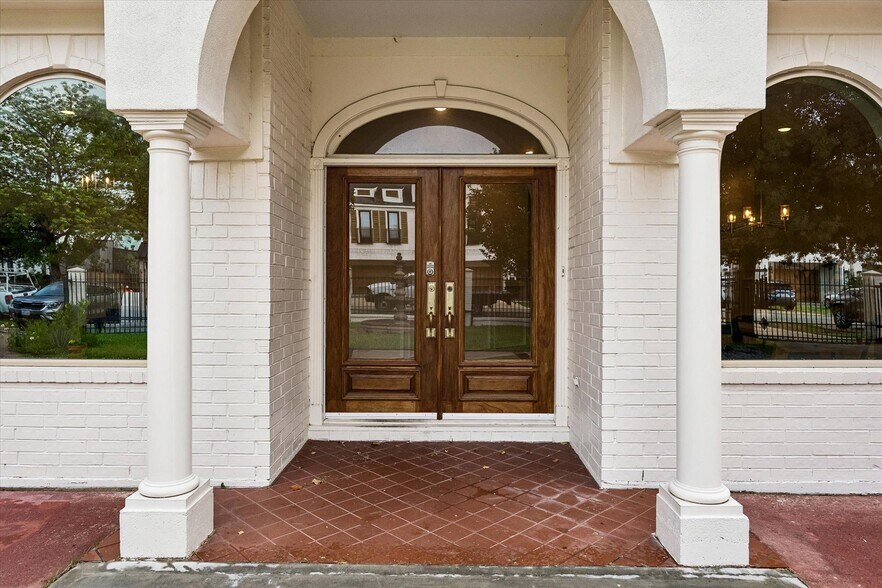 530 W 27th St, Houston, TX à louer - Photo de l’immeuble – Image 3 sur 24