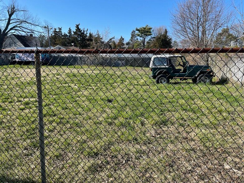 0 Suffolk Ave, Brentwood, NY à louer - Photo principale – Image 1 sur 4