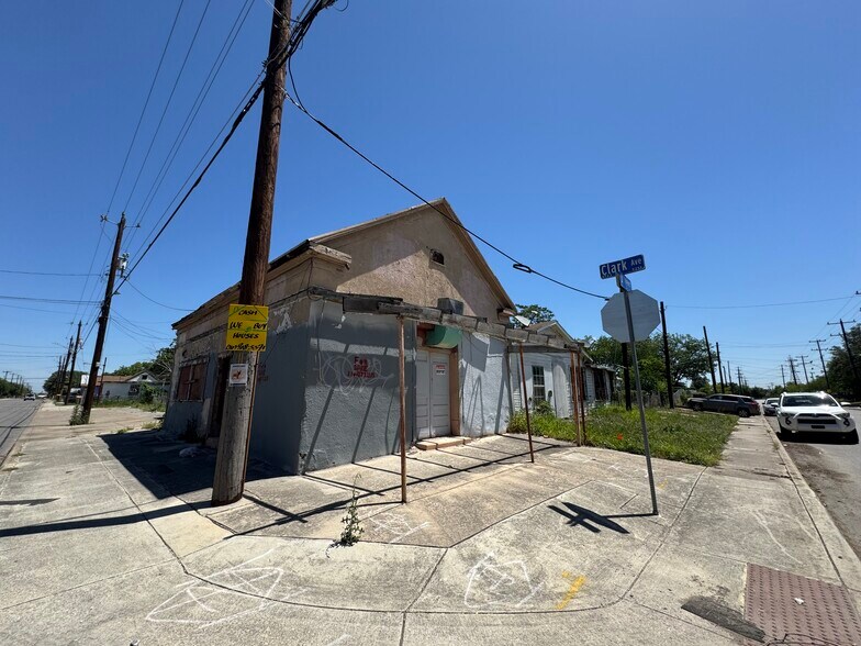 910-920 Clark Ave, San Antonio, TX à vendre - Photo de l’immeuble – Image 2 sur 11