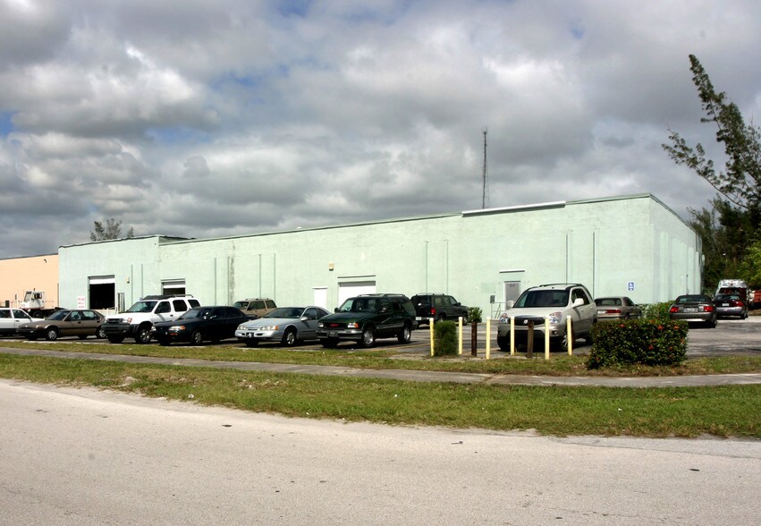 210 Newman Rd, Lake Park, FL à vendre - Photo de l’immeuble – Image 3 sur 9