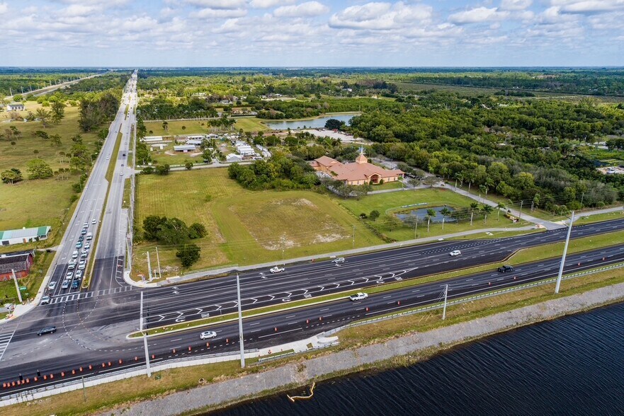 16670 Rembrandt Rd, Wellington, FL à vendre - Photo de l’immeuble – Image 2 sur 3