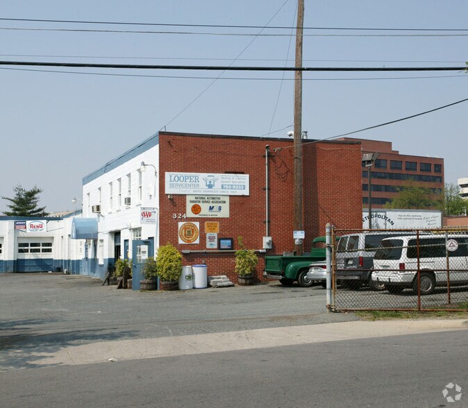 324 N Stonestreet Ave, Rockville, MD à louer - Photo de l’immeuble – Image 2 sur 15