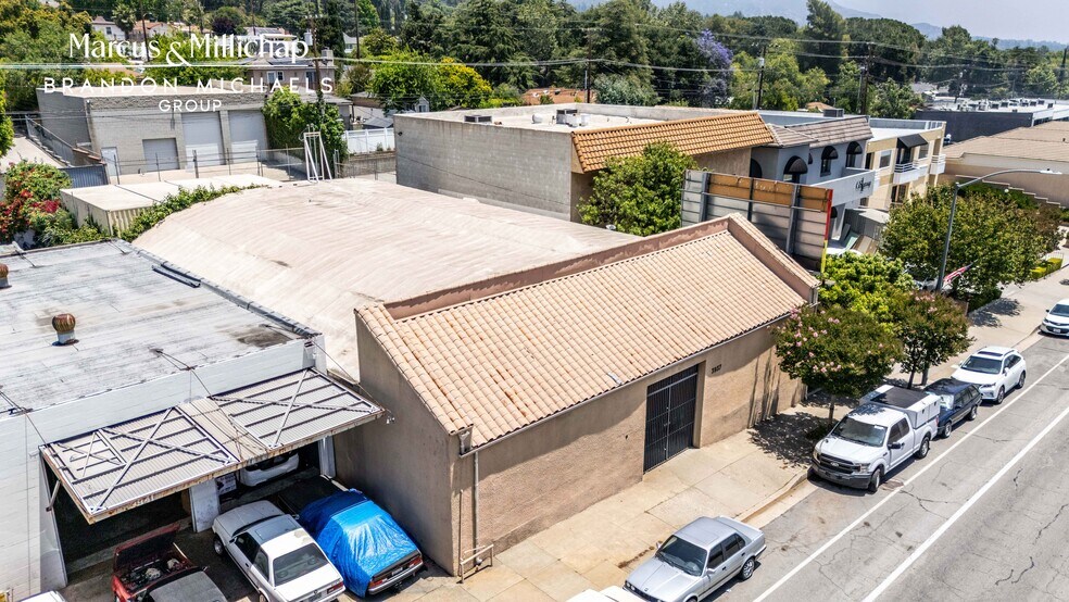 3937 Foothill Blvd, La Crescenta, CA à vendre - Photo de l’immeuble – Image 2 sur 10