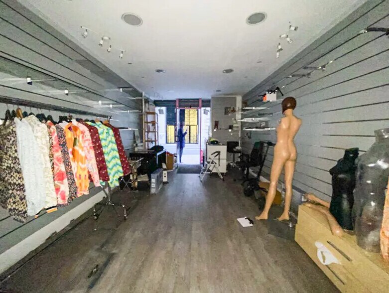 Local commercial dans Paris à louer - Photo de l’immeuble – Image 1 sur 5