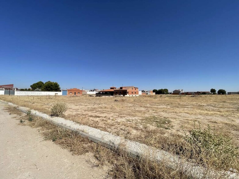Calle Rodríguez de la Fuente, s/n, La Villa de Don Fadrique, Toledo à vendre - Photo de l’immeuble – Image 3 sur 5