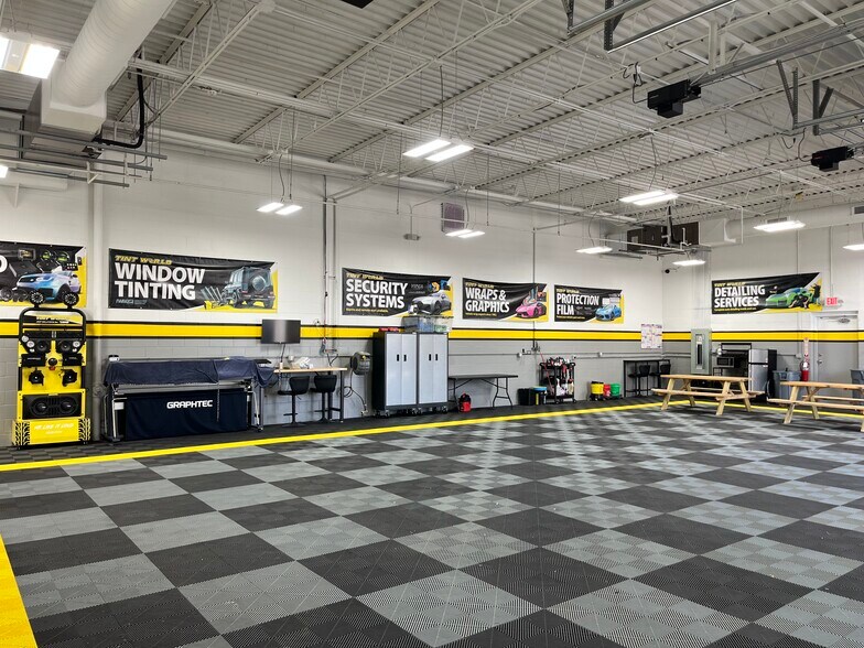 N88 W15176 Main St, Menomonee Falls, WI à vendre - Photo de l’immeuble – Image 3 sur 6