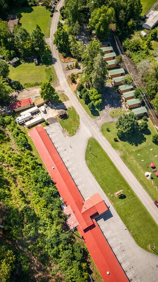 Plus de détails pour 125 Tee Pee Dr, Whittier, NC - Hôtellerie à vendre