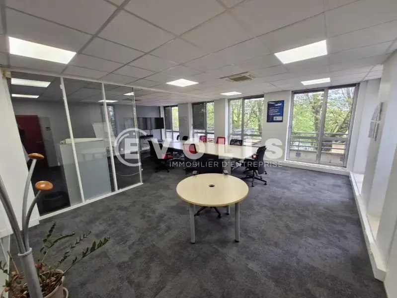 6-8 Rue Paul Cezanne, Neuilly-Plaisance à louer Photo intérieure– Image 1 sur 4