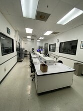 8880 NW 20th St, Doral, FL à louer Photo intérieure– Image 2 sur 9