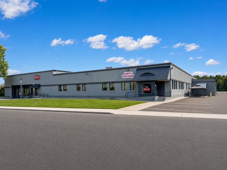 131 W Commercial Ave, Moonachie, NJ à louer - Photo de l’immeuble – Image 1 sur 3