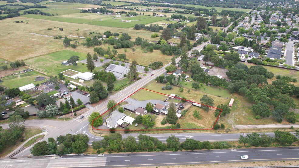 160 Arata Ln, Windsor, CA à vendre - Photo de l’immeuble – Image 2 sur 7