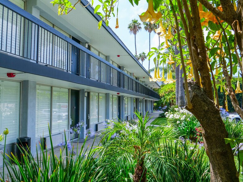 495 N Ventu Park Rd, Thousand Oaks, CA à vendre - Photo de l’immeuble – Image 3 sur 17