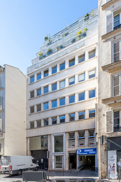 25 Rue De Ponthieu, Paris à louer - Photo de l’immeuble – Image 3 sur 3