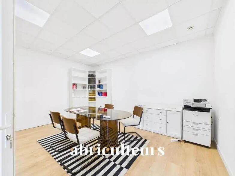 Local commercial dans Marseille à vendre - Photo de l’immeuble – Image 3 sur 14