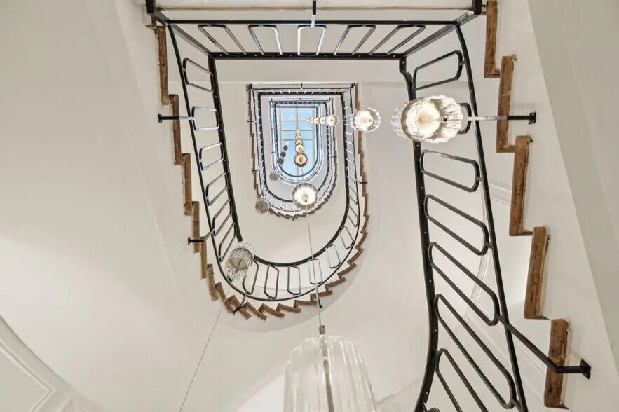 122 Rue La Boétie, Paris à louer - Photo de l’immeuble – Image 3 sur 8