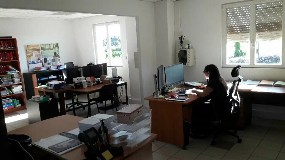 Bureau dans Châteaurenard à louer - Photo de l’immeuble – Image 3 sur 9