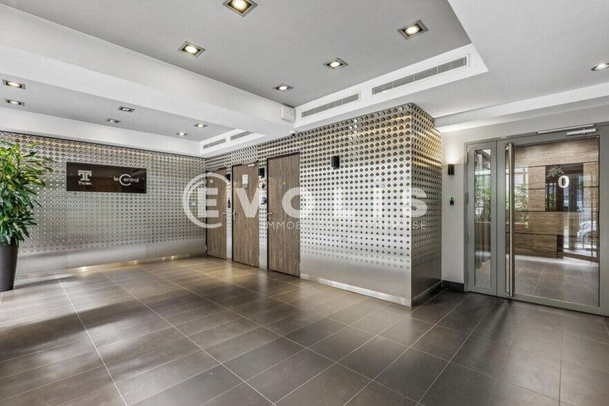 11 Rue Louis - Philippe, Neuilly-sur-Seine à louer - Photo de l’immeuble – Image 3 sur 14