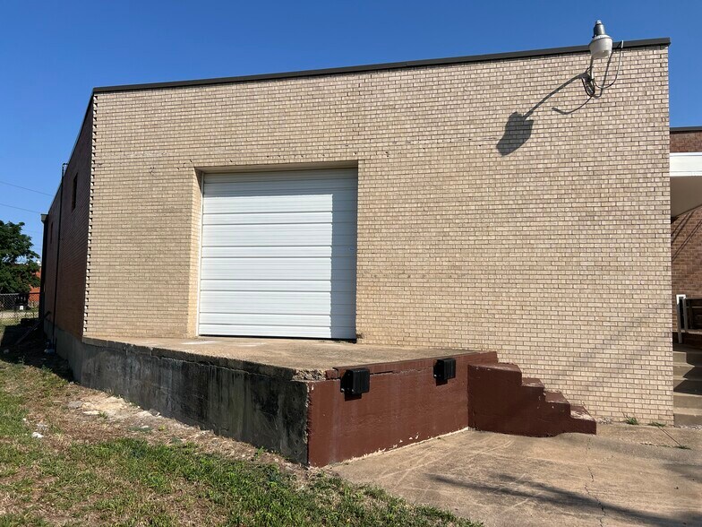 2535 Farrington St, Dallas, TX à louer - Photo de l’immeuble – Image 2 sur 6