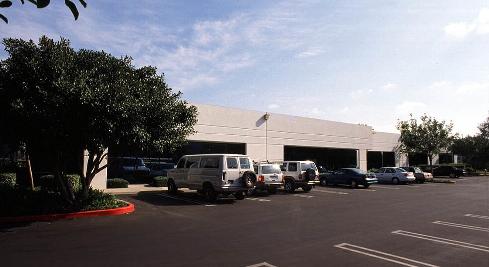 1185 Park Center Dr, Vista, CA à louer - Photo de l’immeuble – Image 2 sur 7