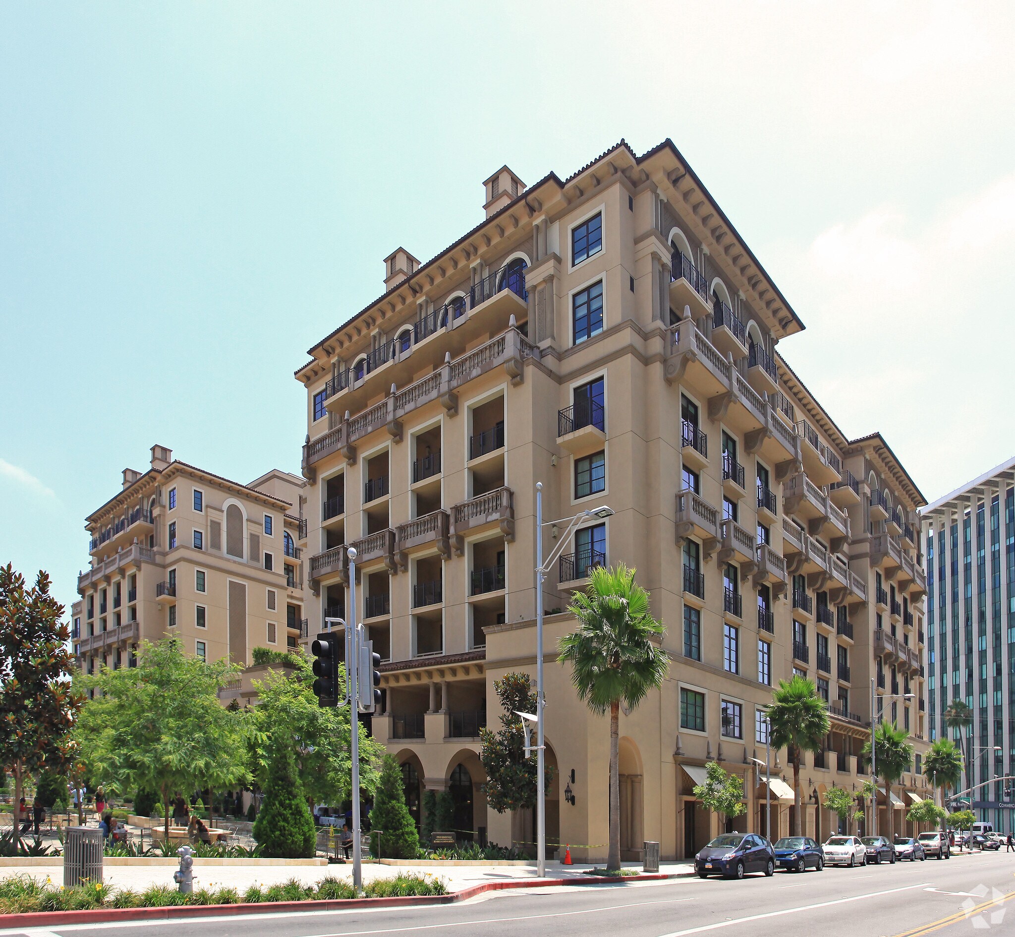 210 N Beverly Dr, Beverly Hills, CA à louer Photo de l’immeuble– Image 1 sur 6