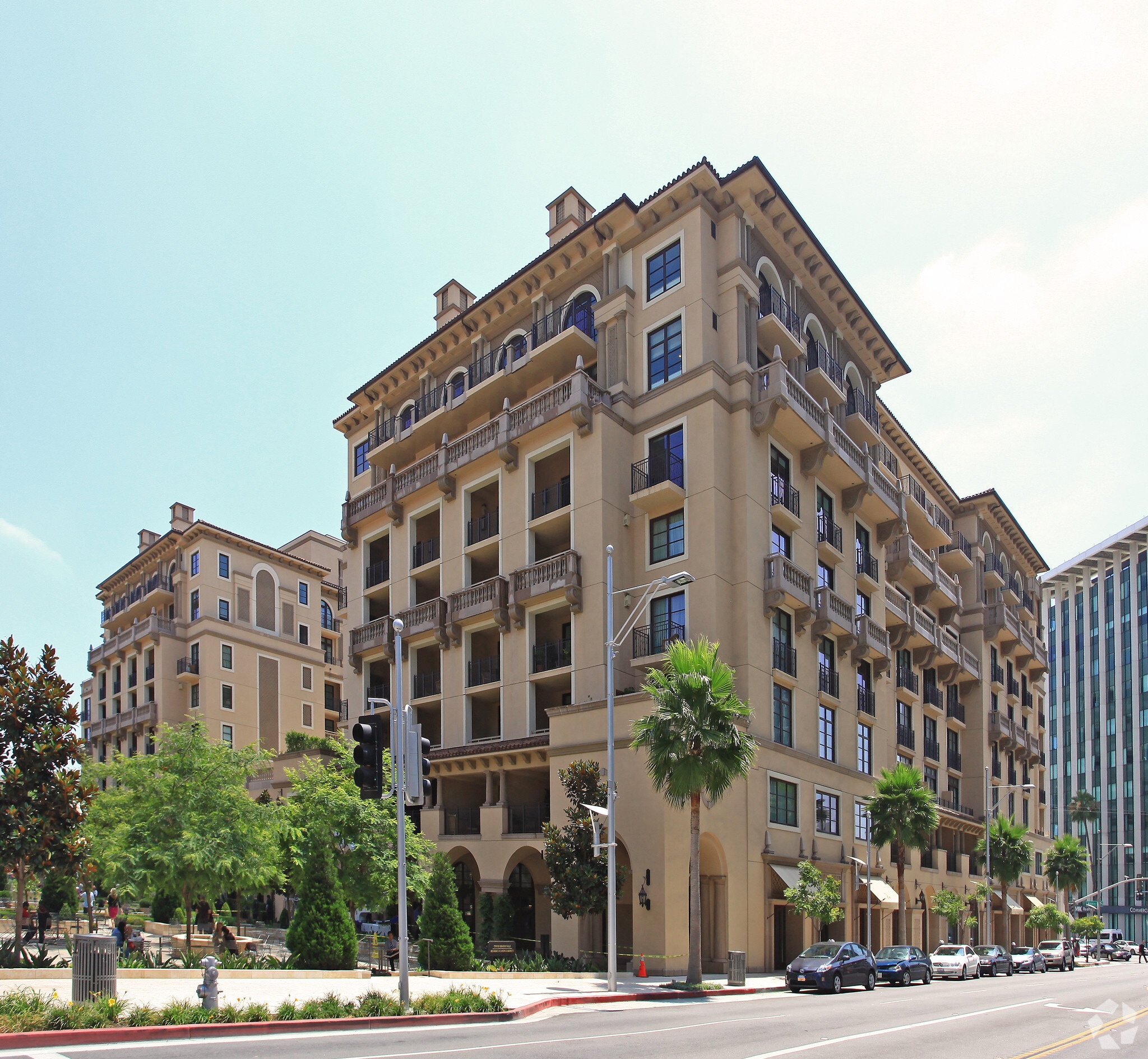 210 N Beverly Dr, Beverly Hills, CA à louer Photo principale– Image 1 sur 6