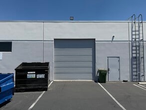 9741-9803 Independence Ave, Chatsworth, CA à louer Photo intérieure– Image 1 sur 11