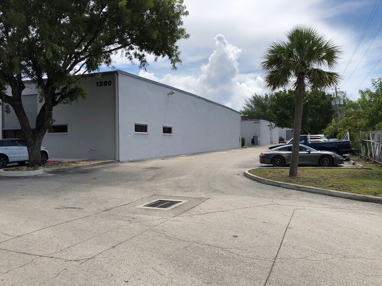 1300-1370 W Industrial Ave, Boynton Beach, FL à louer - Photo de l’immeuble – Image 2 sur 6