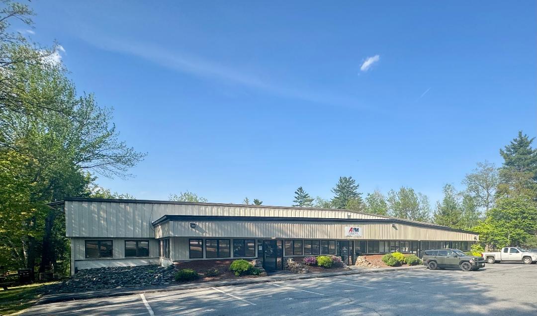 12 Commerce Ave, West Lebanon, NH à louer Photo de l’immeuble– Image 1 sur 9