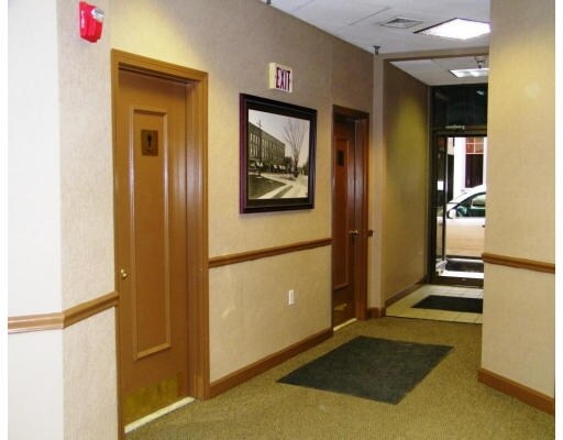 2 Elm Sq, Andover, MA à louer - Photo intérieure – Image 3 sur 11