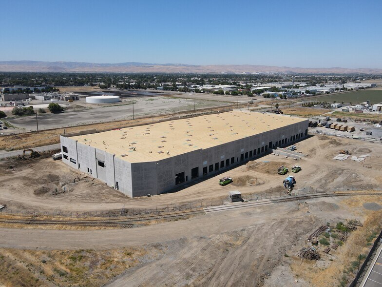 9463 Arbor Ave, Tracy, CA à louer - Photo de l’immeuble – Image 2 sur 4