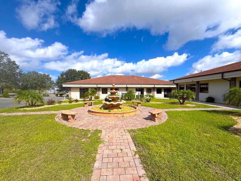 301 Skyline Dr, Lady Lake, FL à louer - Photo de l’immeuble – Image 3 sur 71