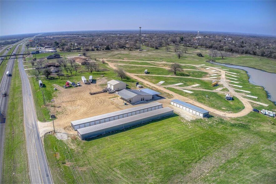 215 Interstate Highway 30 W portefeuille de 4 biens à vendre sur LoopNet.fr - Photo de l’immeuble – Image 2 sur 11