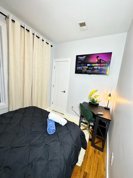 19 Jewett Ave, Jersey City, NJ à vendre - Photo intérieure – Image 2 sur 28