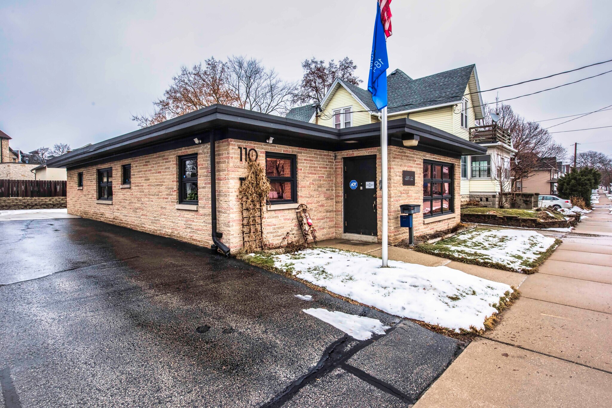 110 Arcadian Ave, Waukesha, WI à vendre Photo principale– Image 1 sur 9