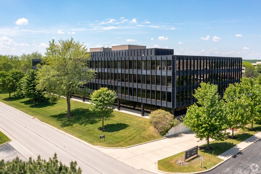 200 S Executive Dr, Brookfield, WI à louer - Photo principale – Image 1 sur 8