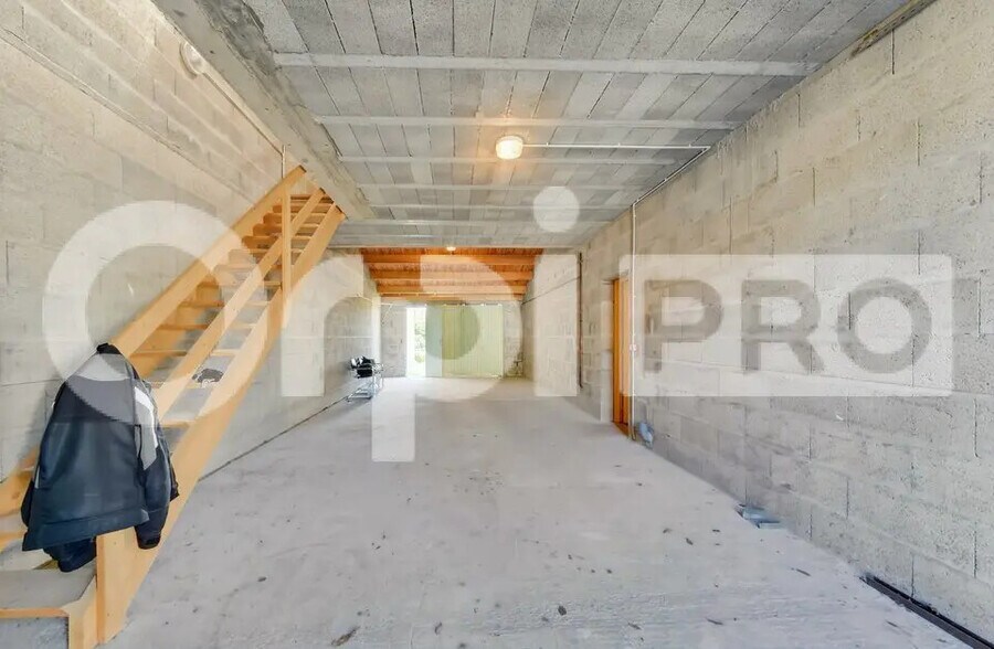 Local d'activités dans La Flotte à vendre - Photo de l’immeuble – Image 2 sur 18