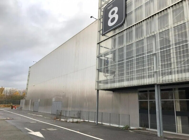 Local d’activités dans Villepinte à louer - Photo de l’immeuble – Image 2 sur 3