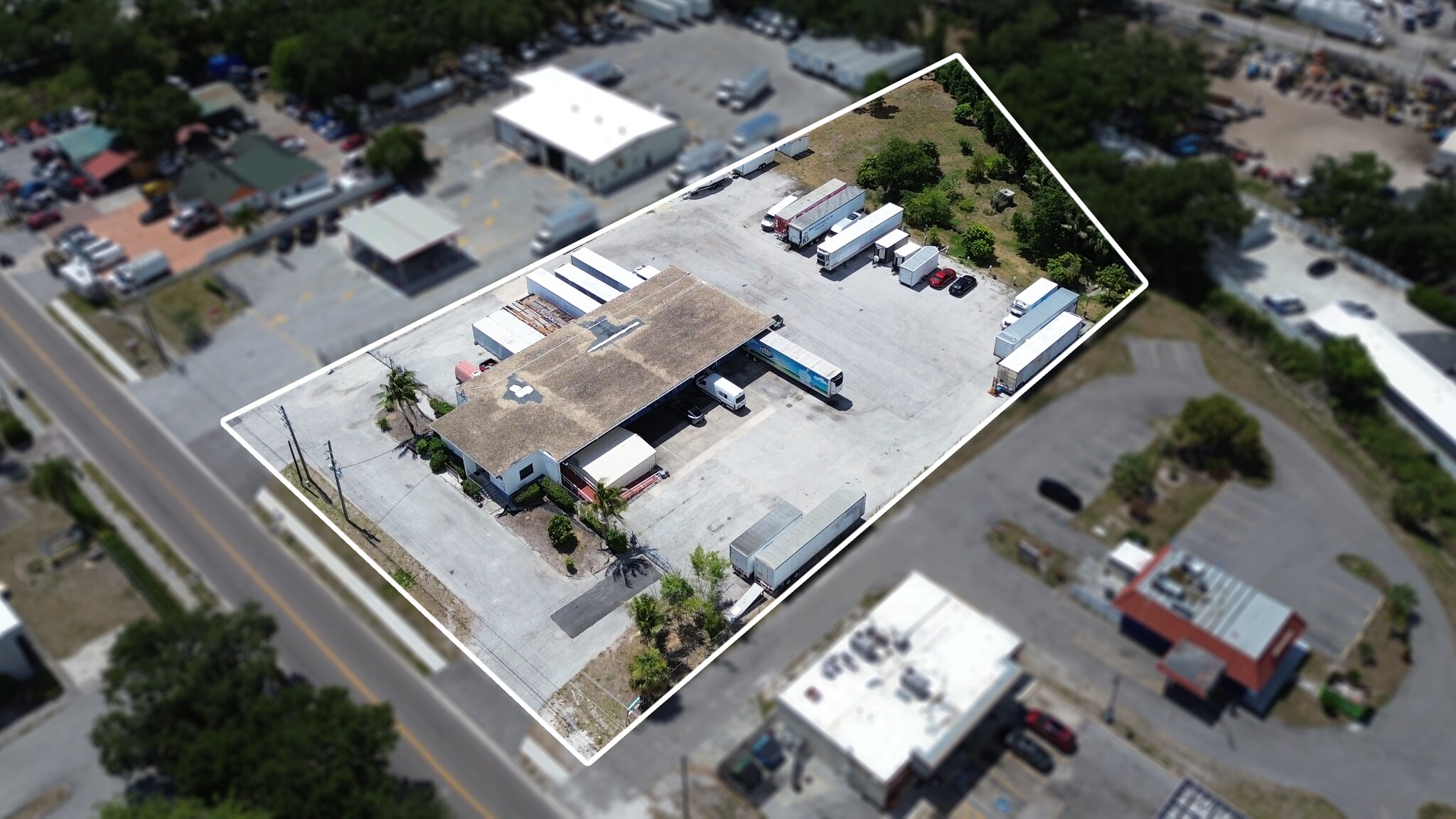 1401 Whitfield Ave, Sarasota, FL à louer Photo de l’immeuble– Image 1 sur 7