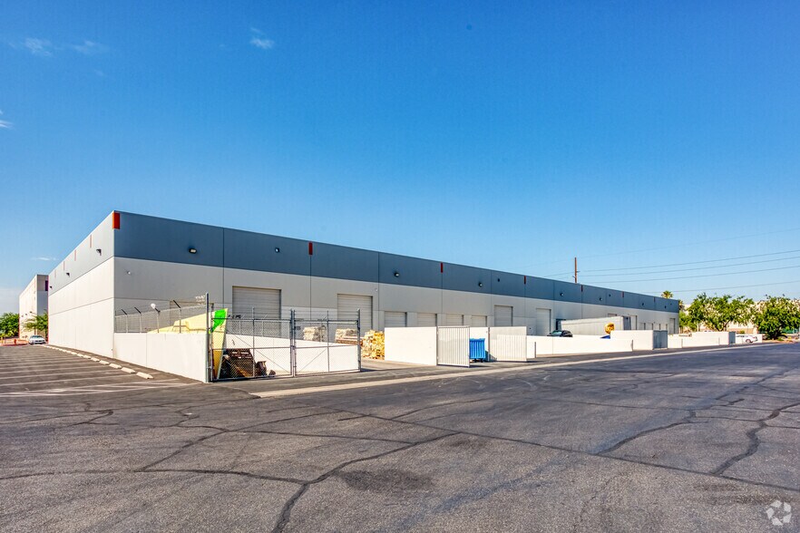 4168 N Pecos Rd, Las Vegas, NV à louer - Photo de l’immeuble – Image 3 sur 6