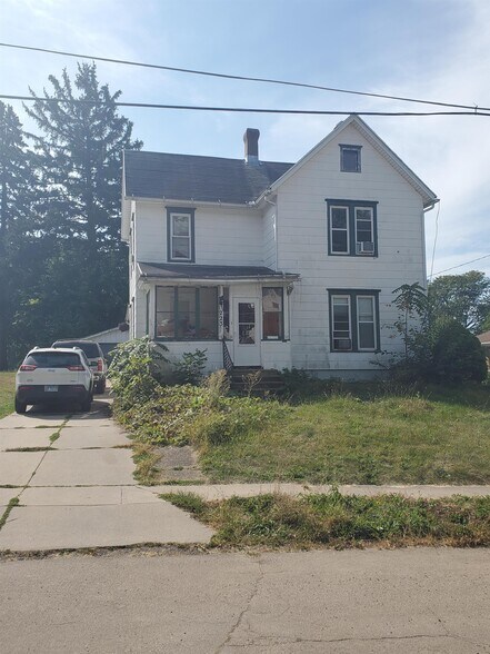 223 W Winnifred St, Freeport, IL à vendre - Photo principale – Image 1 sur 1