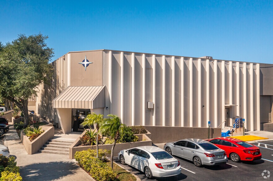 2100-2290 SW 71st Ter, Davie, FL à vendre - Photo de l’immeuble – Image 2 sur 12