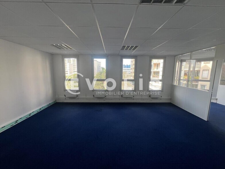 Bureau dans Noisy-le-Grand à vendre - Photo intérieure – Image 2 sur 8